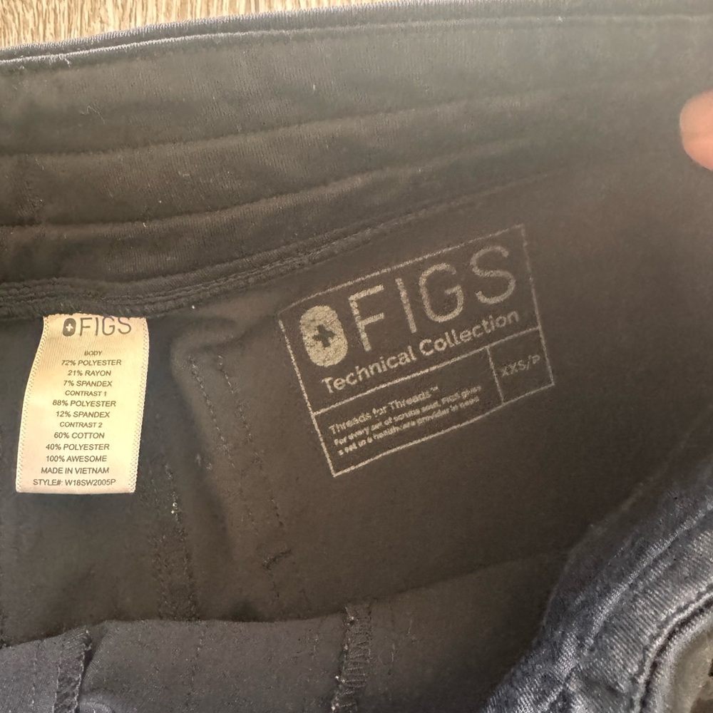 Pair of (2) two Zamora figs scrub joggers xxs p - Picture 2 of 5